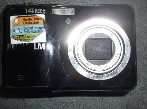 FUJI AX330B 14 MEGA PIXEL CAMERA ( INSURANCE SALVAGE / SCREEN SLIGHTLY BLEMMISHED